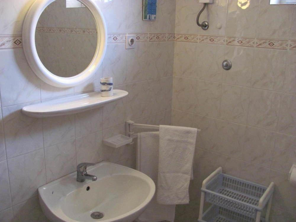 Room In Trogir With Seaview, Air Condition, Wifi, Washing Machine Exterior photo